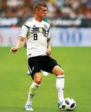  ?? Foto: Getty Images ?? Lenkt das Spiel der Nationalel­f: Toni Kroos am Ball.