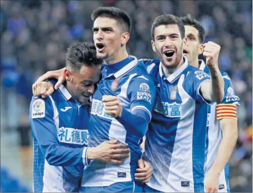  ??  ?? LA DESPEDIDA DE 2017. El Espanyol logró cerrar el año pasado con un triunfo determinan­te contra el Atlético de Madrid.