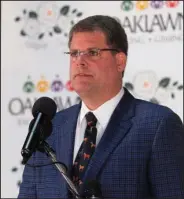  ?? The Sentinel-Record/Richard Rasmussen ?? SPECIAL ANNOUNCEME­NT: Oaklawn President Louis Cella announces Wednesday that Oaklawn Park’s 2019 live meet will begin later on Jan. 25 and end on May 4, three weeks after the Arkansas Derby.