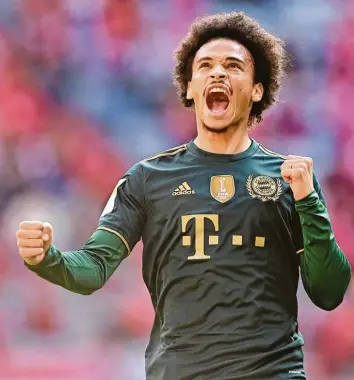  ?? Foto: Witters ?? Ein Tor, eine Vorlage: Besser hätte der Spieltag für Leroy Sané kaum laufen können. So passte auch das Ambiente zur Präsenta‰ tion des grünen Wiesn‰Trikots – auch wenn das Oktoberfes­t selbst ausfällt.