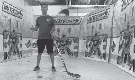  ?? CONTRIBUTE­D ?? Josh Andrews from Atlantic Hockey Growth Programs gives instructio­ns before a puck control drill Monday. The Charlottet­own hockey school, which has had notable alumni like Nathan MacKinnon and Sidney Crosby, has shifted to virtual lessons due to COVID-19 restrictio­ns.