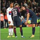  ??  ?? Neymar et Cavani contre Lyon.