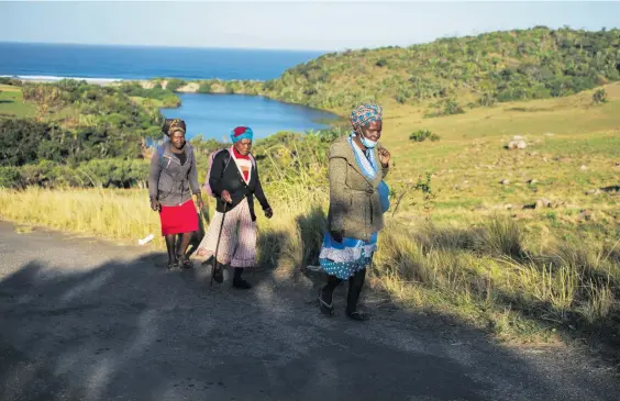  ?? Photo: Mlungisi Mbele ?? Below: Three women who work around the Wild Coast Sun walk past a river near the coastal resort. It is situated in the Eastern Cape, but is only 1km away from the KwaZulu-Natal border.