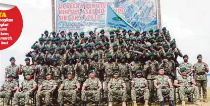  ??  ?? KUMPULAN empat pegawai dan 59 anggota Tentera Darat yang dianugerah­kan beret hijau komando selepas tamat latihan.