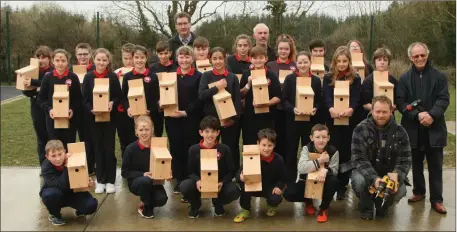  ??  ?? Fethard Game Protection Associatio­n members with Poulfur Ns pupils holding their bird nest boxes.