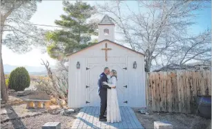  ?? Erik Verduzco Las Vegas Review-journal @Erik_verduzco ?? Richard Raney and Laura Eshelman, of Overland Park, Kan., share a kiss at the Pop-up Valentine’s Day Wedding Marathon at Cactus Joe’s in Las Vegas on Friday.