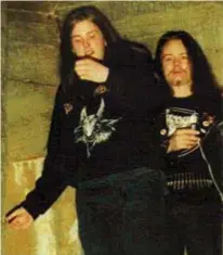  ??  ?? Il rocker, a destra, insieme con la sua vittima, Øyestein Aarseth, chiamato Euronymous. L’omicidio è stato commesso il 10 agosto del 1993: Vickers ha scontato 15 anni di prigione in Norvegia