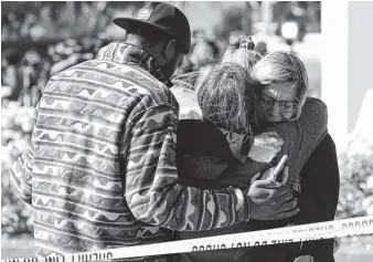  ?? AP PHOTO/MARCIO JOSE SANCHEZ ?? Mourners embrace outside of the Thousand Oaks Teen Center, where relatives and friends gathered in the aftermath of a mass shooting Thursday in Thousand Oaks, Calif.