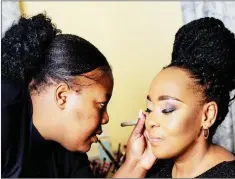  ?? (Courtesy pics) ?? Semusa Simelane at work with one of her clients. Her work has been lauded by many in the kingdom.