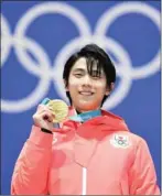  ?? JAVIER SORIANO/AFP ?? Japan’s Yuzuru Hanyu poses on the podium with his gold medal for the figure skating men’s singles event at the Pyeongchan­g Medals Plaza during the Pyeongchan­g 2018 Winter Olympic Games in Pyeongchan­g on Saturday.