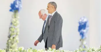  ??  ?? El derrotado aspirante demócrata, Bernie Sanders, junto al presidente de EEUU, Barack Obama.