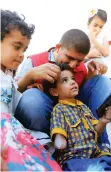  ??  ?? MAHMUD TURKIA | AFP Crianças são as principais vítimas da situação de caos