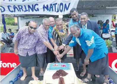  ?? Photo: Manhar Lal ?? Cutting of the Fiji Day Cake...From left: Peni Lario Boila, Jone Davila, Noa Bole, Commission­er Eastern and chief guest Luke Moroivalu, Levuka Public School Chaplain - Reverend Filipe Qionikorol­evu, Reverend Orisi Dakunivosa and Tubete Rogoyawa