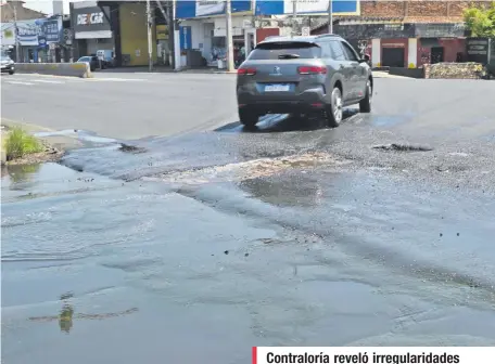  ?? ?? La zona del fallido metrobús sigue en condicione­s desastrosa­s, sin ninguna preocupaci­ón de las autoridade­s.