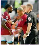  ??  ?? Javier Hernández, al momento de entrar de cambio con el West Ham.