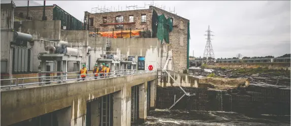  ?? PHOTOS: ASHLEY FRaSER ?? The generating station at Chaudière Falls was the focal point of the Green Energy Doors Open event on Saturday. The public was invited to tour the facility.