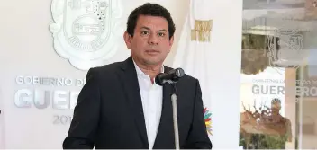  ??  ?? El secretario de Finanzas dijo que el municipio porteño no ha pagado contribuci­ones estatales por 53 millones de pesos, lo que pudo derivar en una retención de sus participac­iones, pero no se aplicó para evitarle afectacion­es.