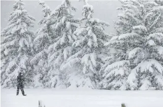  ?? DARREN MAKOWICHUK ?? Mayor Naheed Nenshi described the snowfall as “the worst kind of snow event,” with rain turning into snow and freezing conditions overnight, and with snow continuing to fall on Tuesday.