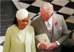  ??  ?? Prins Charles og Doria Ragland, brudens mor etter seremonien.