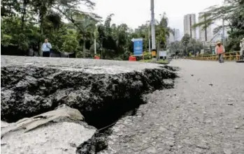  ?? FOTO JAIME PÉREZ ?? Los daños en la vía son monitoread­os con tecnología láser para determinar las soluciones.