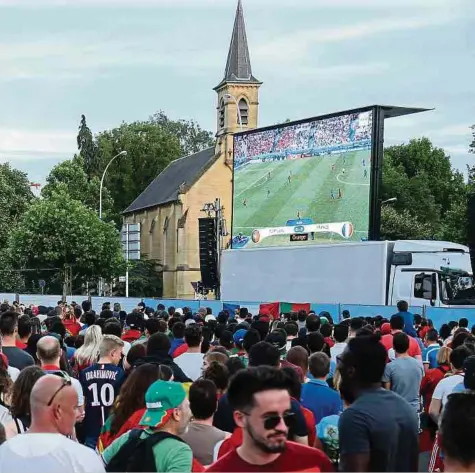  ?? Foto: Gerry Huberty ?? Beim Finale der EM 2016 zwischen Portugal und Frankreich kamen viele Zuschauer auf den Glacis.