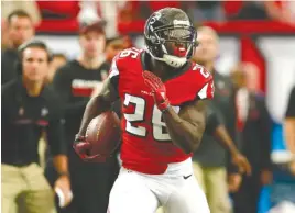  ??  ?? The return of running back Tevin Coleman from a hamstring injury gives the explosive Falcons another offensive weapon.
| JEFF HAYNES/ AP