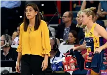  ?? GETTY IMAGES ?? Noeline Taurua, left, can only watch glumly as the Australian Super Netball title slips away from her Lightning team.