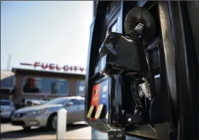  ?? ROSE BACA/DALLAS MORNING NEWS ?? The average price of a gallon of regular gasoline is expected to go up in 2018.