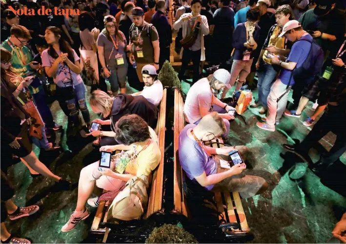  ?? CHRISTIAN PETERSEN/GETTY IMAGES/AFP ?? En todo el mundo, las convencion­es para gamers, creativos y productore­s son masivas y constituye­n un espectácul­o en sí mismo.