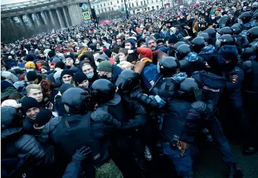  ?? AP ?? People clash with police during a protest against the jailing of opposition leader Alexei Navalny in St Petersburg, Russia.