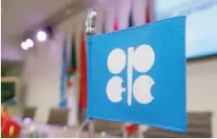  ?? — Reuters ?? A flag with the Opec logo is seen at Opec’s headquarte­rs in Vienna.