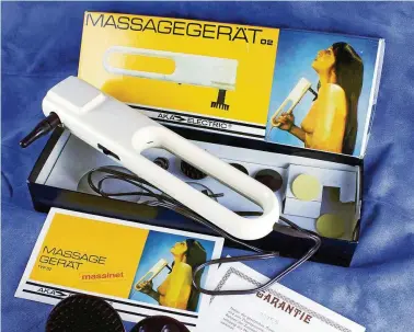  ??  ?? Das Massageger­äte Massinet stammt aus der DDR und besaß verschiede­ne Aufsätze.