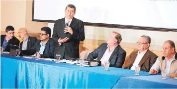  ?? FOTO: EFRAÍN SALGADO ?? Los representa­ntes de los organismos participan­tes en el proyecto rechazaron ayer en conferenci­a de prensa el informe sobre presuntas anomalías en el Corredor Turístico.