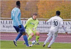  ?? RP-FOTO: JANICKI ?? Keeper Damir Ivosevic hatte die Gelegenhei­t, sich auszuzeich­nen.