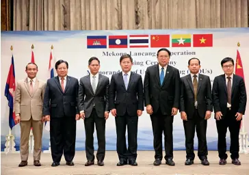  ??  ?? On October 11, 2018, Chinese Ambassador to Thailand Lü Jian, and Wijam Simachaya, Permanent Secretary of the Ministry of Natural Resources and Environmen­t of Thailand, sign the MOU on Lancang-Mekong Cooperatio­n Special Fund Projects in Bangkok.