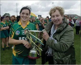  ??  ?? WORTH WAITING FOR: Knockanann­a captain Sinead Byrne accepts the cup from Breda Byrne.