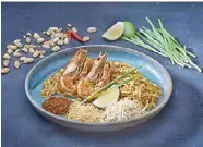  ??  ?? Pad Thai gung sod (fried rice noodle, prawn with tamarind sauce)