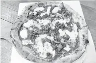  ?? ?? LAIN: Hidangan piza di Restoran Gusto Pizza mempunyai rasa tersendiri.
