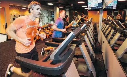  ?? — BRENDON PURDY ?? Retired profession­al hockey player and president of the Vancouver Canucks Trevor Linden breaks a sweat, while barely raising his heart rate, during an Orangetheo­ry Fitness session.