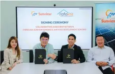  ?? ?? (From left) Sunview legal advisor Emily Lee, Ng, Rafa KSE Developmen­t executive director Farhan Abdul Razak and Rafa Home director Lee Lai Huat during the collaborat­ion agreement signing.