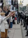  ?? DR ?? Protestos contra o Governo junta milhares em Minsk