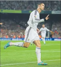  ?? FOTO: P. PUNTÍ ?? Cristiano pidiendo calma al Camp Nou, imagen repetida