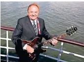  ?? FOTO: AP/DAVE
THOMPSON ?? Gerry Marsden wurde in den 60er-Jahren mit der Band
Gerry and The Pacemakers
berühmt.