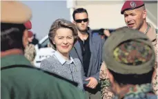  ?? FOTO: DPA ?? Verteidigu­ngsministe­rin Ursula von der Leyen (CDU) besuchte die Truppe in Erbil.