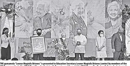  ?? Searca PHOTO ?? The gumamela “Leonor Magtolis Briones” is presented to education Secretary Leonor Magtolis Briones (center) by members of the UPLB community, led by UPLB Plant Breeder Agripina O. Rasco (second from right). UPLB chancellor Dr. Jose V. camacho Jr. (second from left) presents Briones a portrait of a montage of her photo and a gumamela, while a gumamela enamel brooch is pinned by Dr. Merdelyn c. Lit (left), UPLB vice chancellor for Research and extension and chairman of the committee on naming of hibiscus, Mussaenda and Other Ornamental­s. A bouquet of the gumamela hybrid is given by Dean Dr. elpidio M. Agbisit Jr. (right) of UPLB college of Agricultur­e and Food Sciences, and a paper weight of gumamela montage is presented by Searca Director Dr. Glenn B. Gregorio.