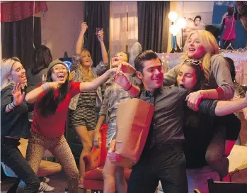  ??  ?? Clara Mamet, left, Awkwafina, Zac Efron, Beanie Feldstein, and Chloe Grace Moretz party down in Neighbors 2: Sorority Rising, which offers plenty of laughs as well as an underlying message about feminism.