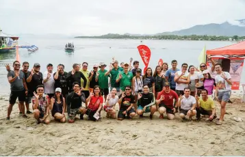  ??  ?? DIVERS, organizing team and partners pose for a group photo during the Welcome Activities of Sawom Dabaw: Davao Oriental Dive Festival at Sigaboy Island, Municipali­ty of Governor Generoso Photo by DOT-XI.