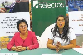  ??  ?? Ofertas. María Inés Ruz, embajadora de Chile, y Karen Morán, jefa de relaciones corporativ­as de Súper Selectos, anuncian el festival chileno.