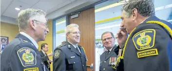  ?? JULIE JOCSAK/STANDARD STAFF ?? Second from left: Bill Fordy is newlysworn deputy chief for the Niagara Regional Police Service. Here he chats with retiring Chief Jeff McGuire, second from right, and members of the NRP auxiliary.