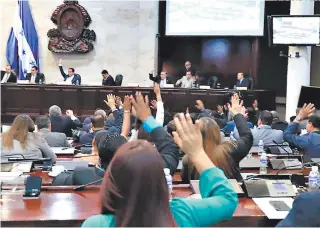  ?? FOTO: EL HERALDO ?? Los diputados del Congreso Nacional concluyero­n su segunda legislatur­a con un balance desfavorab­le porque están pendientes más de 600 iniciativa­s de ley.